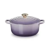 (店+)【Le Creuset】典藏圓形鑄鐵鍋 20cm 2.4L 藍鈴紫 淡金頭 法國製 湯鍋 燉鍋 (電磁爐 IH爐可用)
