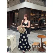✈️【𝐒𝐓𝐔𝐃𝐈𝐎.𝐃正品代購】春夏𝐍𝐄𝐖!🖤特別喜歡🤍法式氣質甜美渡假風白色花朵印花吊帶美背修身渡假碎花長洋裝