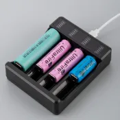 鋰電池充電器 2槽 4槽 充電器 USB 電池充電器 獨立充電 18650 26500 鋰電池 台灣現貨【DI330】