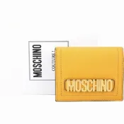 MOSCHINO 金色字母荔紋牛皮釦式短夾(南瓜黃)