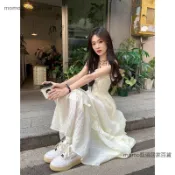 木耳邊抹胸吊帶 奶油白細肩帶收腰長洋裝 皺感垂墜A字大裙擺 夏季韓系氣質穿搭 海邊度假約會拍照 小個子顯瘦連身裙