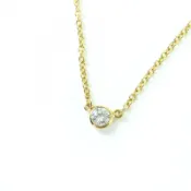 【DOKODEMO】TIFFANY & Co.) Elsa Peretti Diamonds by the Yard 系列單鑽吊墜，18K 金材質，鑲嵌 0.05 克拉鑽石，品相極佳。鑽石直徑約 3.5 毫米，項鍊長 44 厘米，重 1.83 克