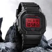 【CASIO 卡西歐】G-SHOCK 黑紅配色 獨行風采 方形電子錶42.8mm(DW-5600BBR-1)