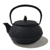 (店+)【IWACHU 岩鑄】0.65L 5型急須松葉｜色附濾網｜鐵壺琺瑯塗層(日本南部鐵器 12025)