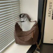 喜挖2店 2025秋冬新款時尚皮絨斜後背包女高檔大容量單肩包女日系出遊餃子包