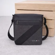 (店+)【Valentino Rudy 范倫鐵諾.路迪】直式掀蓋包 防潑水 側背包 翻蓋包 斜背包 男生包包