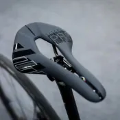自行車坐墊 自行車鞍座 碳纖維坐墊 碳纖維鞍座 自行車座墊 超輕碳纖維坐墊鈦弓鋼軌高端競賽山地公路車坐墊