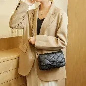 【LEESA】鏈條包\側背包\小香風包包\可愛包包\愛心刺繡包\愛心小香包\菱格紋女包\肩背包\ 