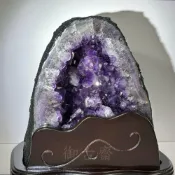 (店+)【御古齋】天然巴西 紫水晶洞 紫水晶 紫晶洞 聚財聚氣 招貴人迎福源 強磁場 鎮宅化煞 風水開運擺件 060401