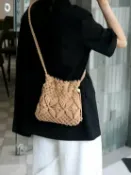 全球選品1館 生活百貨 手工編織包女新款草編包時尚百搭斜背水桶包夏日單肩海邊沙灘包