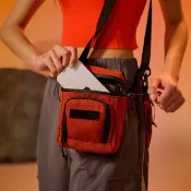 【型動探索】02-RUCKSACK Nano 斜揹包 銹橙色