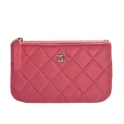 【CHANEL 香奈兒】經典雙C LOGO菱格紋牛皮一字拉鍊零錢包(桃粉色A82365C-PEACH-PINK-GP)