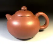 宜興紫砂壺 1990年代舊物   底款：珍寶陶齋  周庚大 作品