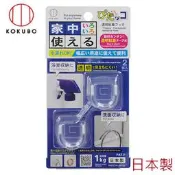asdfkitty*日本製 小久保 黏著式透明掛勾-2入-耐重1KG-可掛噴槍式清潔劑.伸縮桿.橡皮筋.髮飾