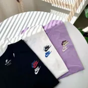 【KT USA】Nike NSW Club Essentials短袖 短T 刺繡小標 多重小標 短袖上衣 三色勾勾