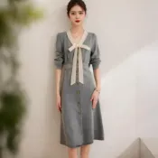 (店+)【ROCU 若初】甜美風蕾絲花邊蝴蝶結壓褶收腰單排釦長袖牛仔裙連衣裙連身洋裝-淺藍色-10362(M-XL可選)