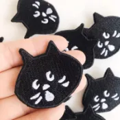 現貨 NYA 貓咪 可愛捏 刺繡貓臉 別針 胸針