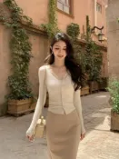 喜挖2店 MULVAN 心動瞬間 蕾絲拼接V領長袖T恤女純欲顯瘦假兩件針織上衣