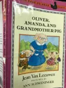 英文繪本《Oliver, Amanda, and Grandmother Pig》0140373861【 小熊家族】