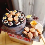 紅豆餅 紅豆 宵夜 攤車 夜市 點心 小吃 台式 袖珍 手作 食玩 藝術 擺飾 禮物 模型 黏土 情境布置 仿真食物