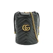【GUCCI 古馳】GG Marmont 牛皮金鍊斜背迷你水桶包(575163-黑)