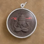 【限量四色彩簽】阿贊初 旁巴干必打 佛歷2548｜澤度金護法天神｜大模黑肉佛牌｜招財避險轉運｜純銀懷錶殼防水