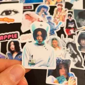   椎名林檎貼紙蘋果女王日本流行歌手週邊行李箱高清裝飾手機手貼