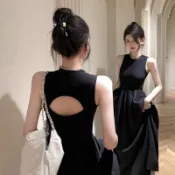 黑色 圓領 無袖 洋裝 连身裙 法式 復古 過膝 夏季 连衣裙 女 設計 鏤空 露背 裙子 收腰 長裙 韩系小黑裙