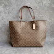 美國百分百【全新真品】Coach 肩背包 休閒 女包 教練包 大容量 logo 專櫃配件 駝色印花 AC11