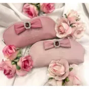 《預購》日本 梨花 Maison de FLEUR 氣質蝴蝶結寶石 筆袋 化妝包 零錢包
