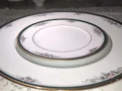 古瓷堂日本回流瓷器 日本製 Noritake則武 藍邊雙重描金浮雕小碎花重骨瓷餐具組合 大盤五小盤套裝 西餐盤賞盤點心盤吐骨碟 4111編號 台灣熱賣