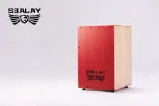 【現代樂器】台灣 賽巴萊 Sbalay Cajon 優質木箱鼓 使用鈴鐺響線 紅色打擊面 含原廠雙肩背袋
