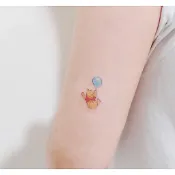 【氣球飄飄】小熊維尼 紋身貼紙 / 紋身貼 卡通人物 可愛 少女 小熊 維尼 持久 維尼 潮流 抖音 小紅書 創意推薦