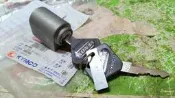 公司貨，KED9 A02 轉向手柄鎖：金狼 P150 SY125老狼噴射舊野狼車手鎖頭把手鎖手把鎖前鎖頭。龍頭鎖螺絲另購