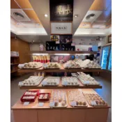 長興餅舖 長興餅店 板橋 伴手禮 月餅 白豆沙 蛋黃酥 傳統美食 年節 中秋 喜餅 老店 綠豆椪 葷 素食