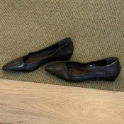 (店+)單鞋樂福單鞋平底單鞋通勤單鞋包頭單鞋平底無跟真皮軟底加固鞋頭防踢撞大尺碼一腳穿防磨腳踝鏤空耐磨橡膠底日常通勤職場上班逛街外出文職穿搭秋冬穿搭牛皮版極簡風小坡跟尖淺口單鞋女春秋日常通勤百搭鞋