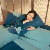 【YVONNE 以旺傢飾】愛心拼接超長抱枕-極光藍(40x150公分)