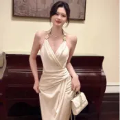 法式白色掛脖性感連衣裙 不規則魚尾裙 生日禮服 名媛千金風收腰褶皺長洋裝