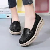 【裏特嚴選】大碼真皮女鞋 白色厚底鞋 韓版女生休閒包鞋 皮面女鞋 簡約素面坡跟鞋 大碼女鞋 媽媽鞋 透氣防滑無鞋帶增高鞋