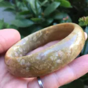 18圍56mm橄欖綠日系小碎花，天然珊瑚玉 菊花玉發財玉手環手鐲