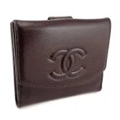 九五成新展示品！CHANEL 酒紅色荔枝牛皮大雙C六卡對折短夾