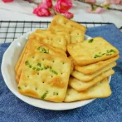 【食尚三味】香蔥蘇打餅 500g 青蔥蘇打餅 蘇打餅 四角蔥餅 牛軋餅專用  (古早味)
