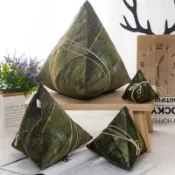 六分埔禮品★15/25/35cm端午節仿真粽子抱枕★(現貨/發票)-端午節粽子 包中 肉粽 端午節佈置