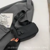 💯可開發票#春2024新款牛津佈斜挎包中性寬肩帶餃子包時尚百搭休閒黑色單肩包