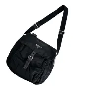 【DOKODEMO】Prada Re-Nylon 斜背包，飾有三角形 Logo

PRADA 黑色 [二手]
