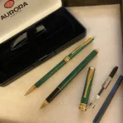 [筆來筆趣Pen101]義大利 🇮🇹Aurora 麥哲倫Maggellano 藍綠 琺瑯 對筆FP+BP