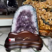 招財 紫晶洞🥰ESPa+頂級巴西 紫水晶洞 3.44kg❤️共生瑪瑙 鈦晶 骨幹水晶 口寬有洞深 水晶洞 A0741