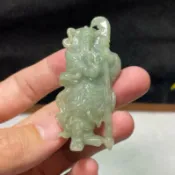 關公 關聖帝君 J&W【現貨】翡翠 實拍照 含綁繩 油青 帶刀關公 立體 天然緬甸玉A貨 關公牌 武關公 武財神 保身