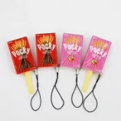現貨❗️仿真日本零食鑰匙扣 百里滋POCKY餅乾掛件可抽拉求籤趣味食玩吊飾 微縮小物 零食吊飾 波卡吊飾 包包掛件