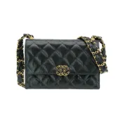 【BreezeOnline 微風精品線上】Chanel 19 抓皺牛皮金釦斜背風琴包(AP3572-黑)